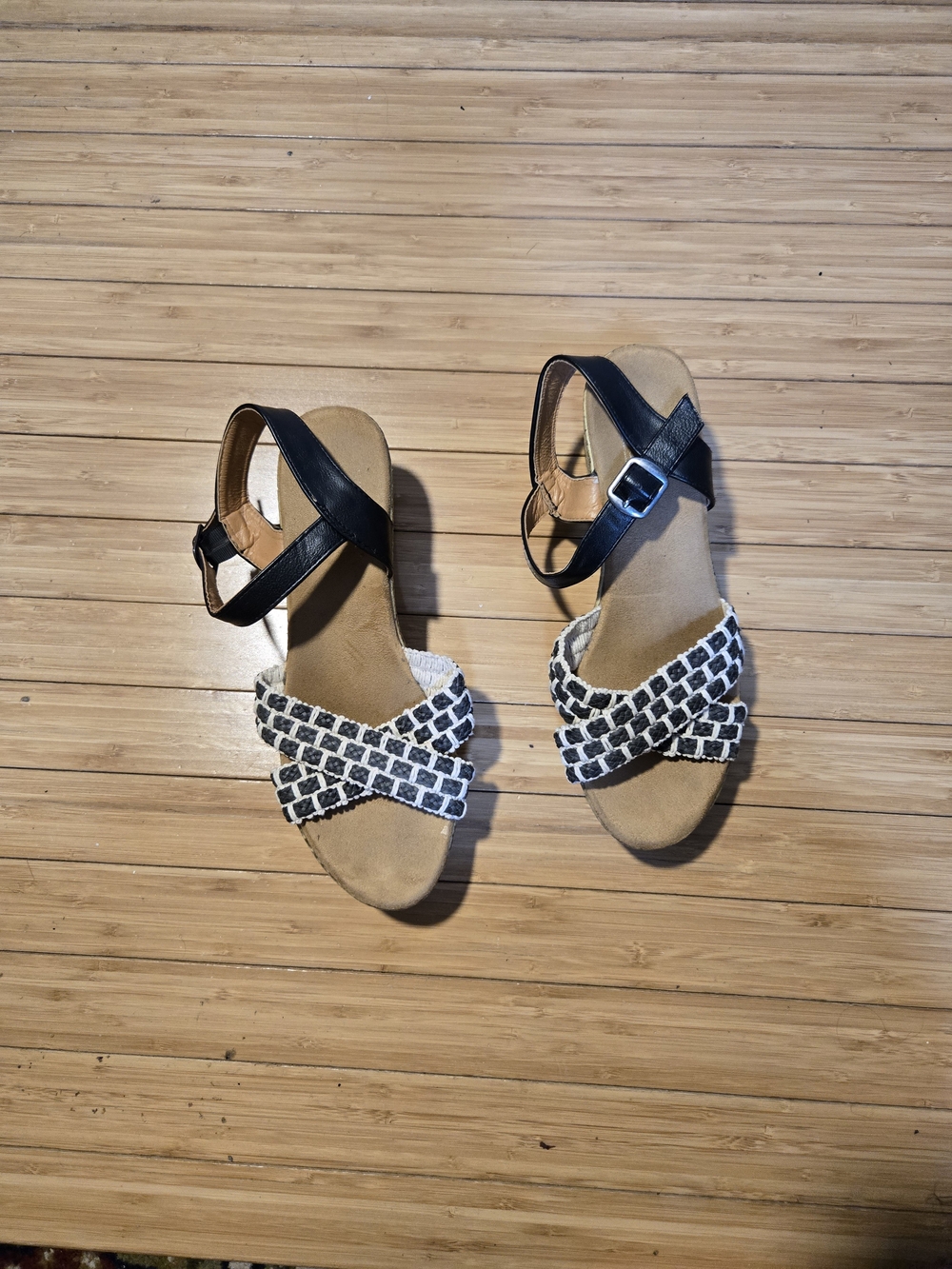 Confortview Black and White Woven Strap Women's Sandals